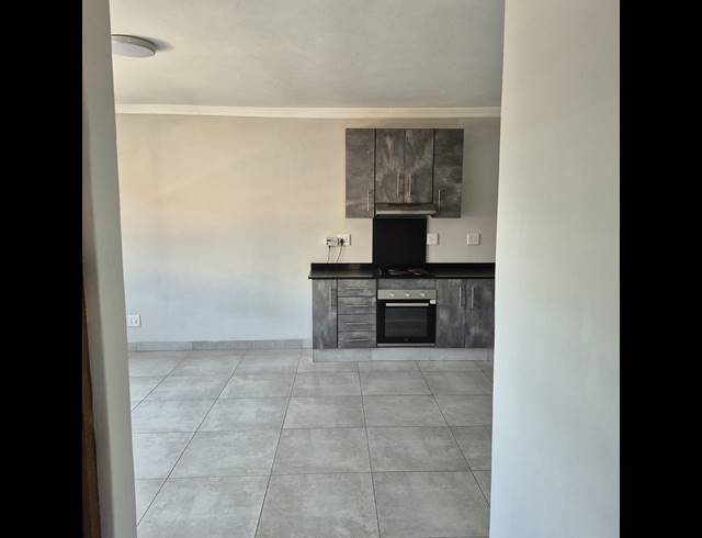 2 BEDROOM FLAT TO LET IN MONTCLAIR